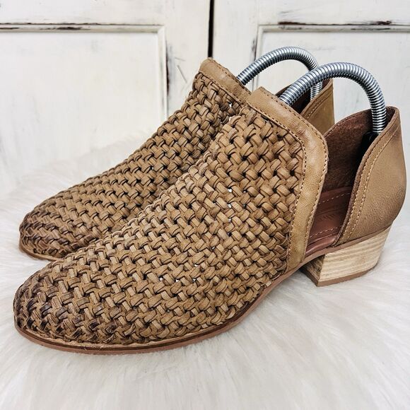 Walk With Me by Coldwater Creek Heartland Brown Woven Ankle Booties - Size 8.5M - Picture 1 of 8